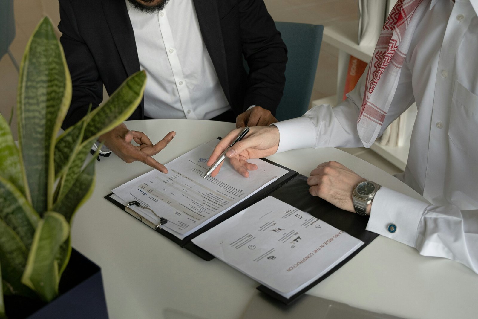 NORTH HOUSTON TEXAS RELOCATION BUYER REVIEWING contract