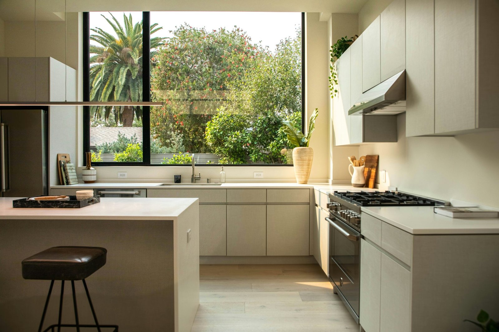 THE WOODLANDS HILLS modern kitchen
